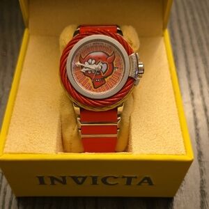 Invicta Bolt Artist